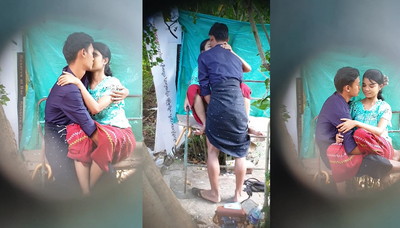 စောက်ဖုတ်နှိုက်ပြီး မတ်တပ်ရပ်ဆွဲ (ချောင်းရိုက်)