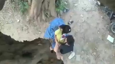 ဆော်လေးက တအင့်အင့်နဲ့ (ချောင်းရိုက်)